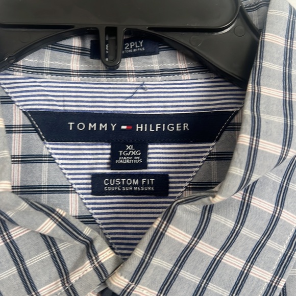 Button down - Picture 3 of 3